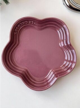 Le Creuset Stoneware Flower Petal Scalloped Trinket Dish Plate Tray